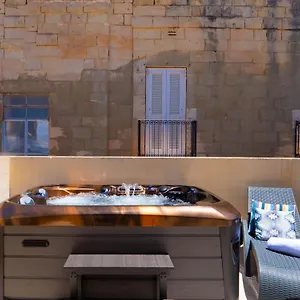 Exquisite 3-bedroom Duplex Penthouse With Jacuzzi In Centre Apartment Valletta